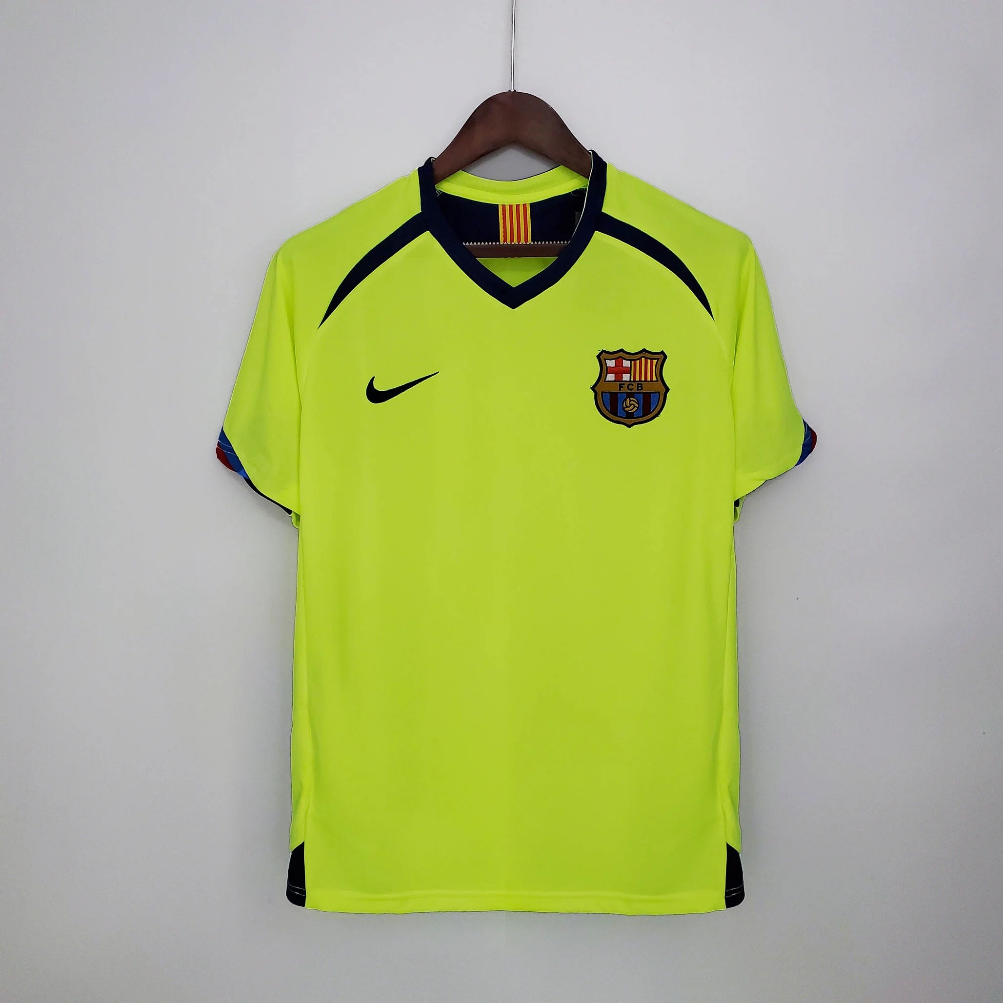 Retro Barcelona 05/06 Away Jersey