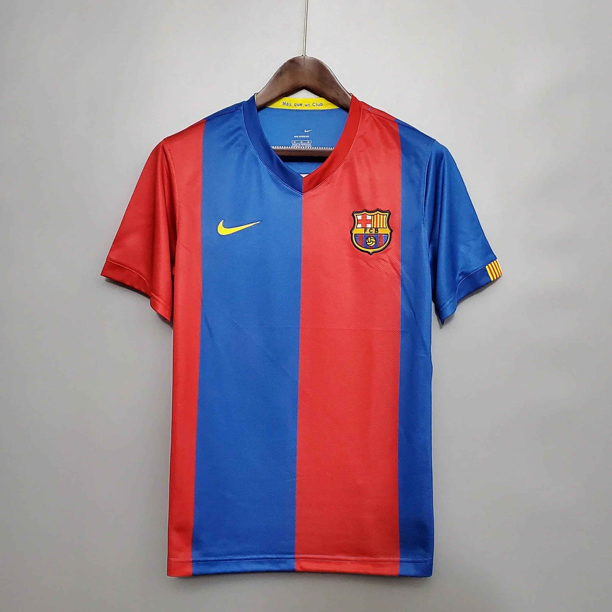 Retro Barcelona 06/07 Home Jersey